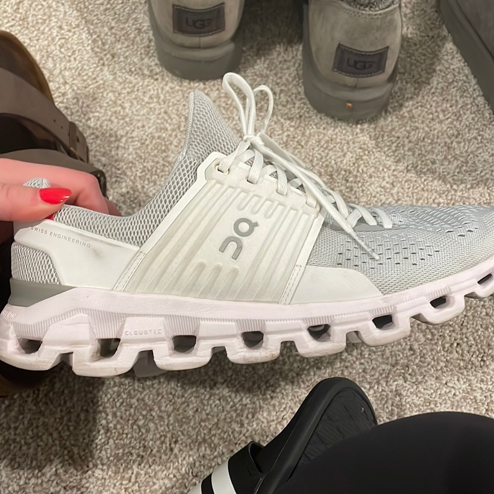 On cloud tennis shoe